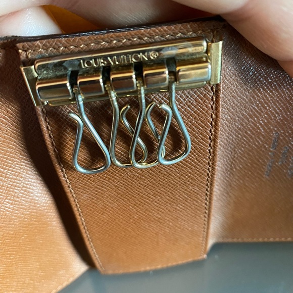 Louis Vuitton 4 Key Holder ~ Authentic - Picture 12 of 12